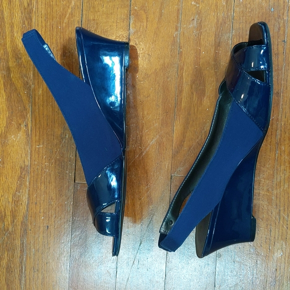 Bandolino Navy peep toe wedges with slingback - Picture 2 of 9